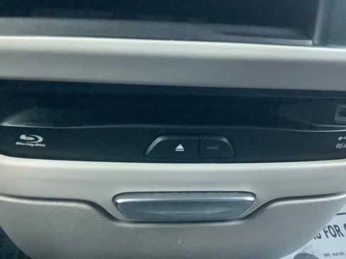 Used 2020 Chrysler Pacifica Touring-L Plus image 24