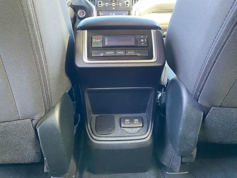 Used 2022 Subaru Ascent Premium w/ Convenience Package image 27