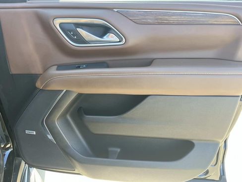 Used 2022 Chevrolet Suburban High Country AWD/4WD image 30