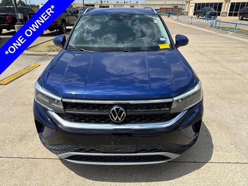 Used 2023 Volkswagen Taos SE FWD image 2