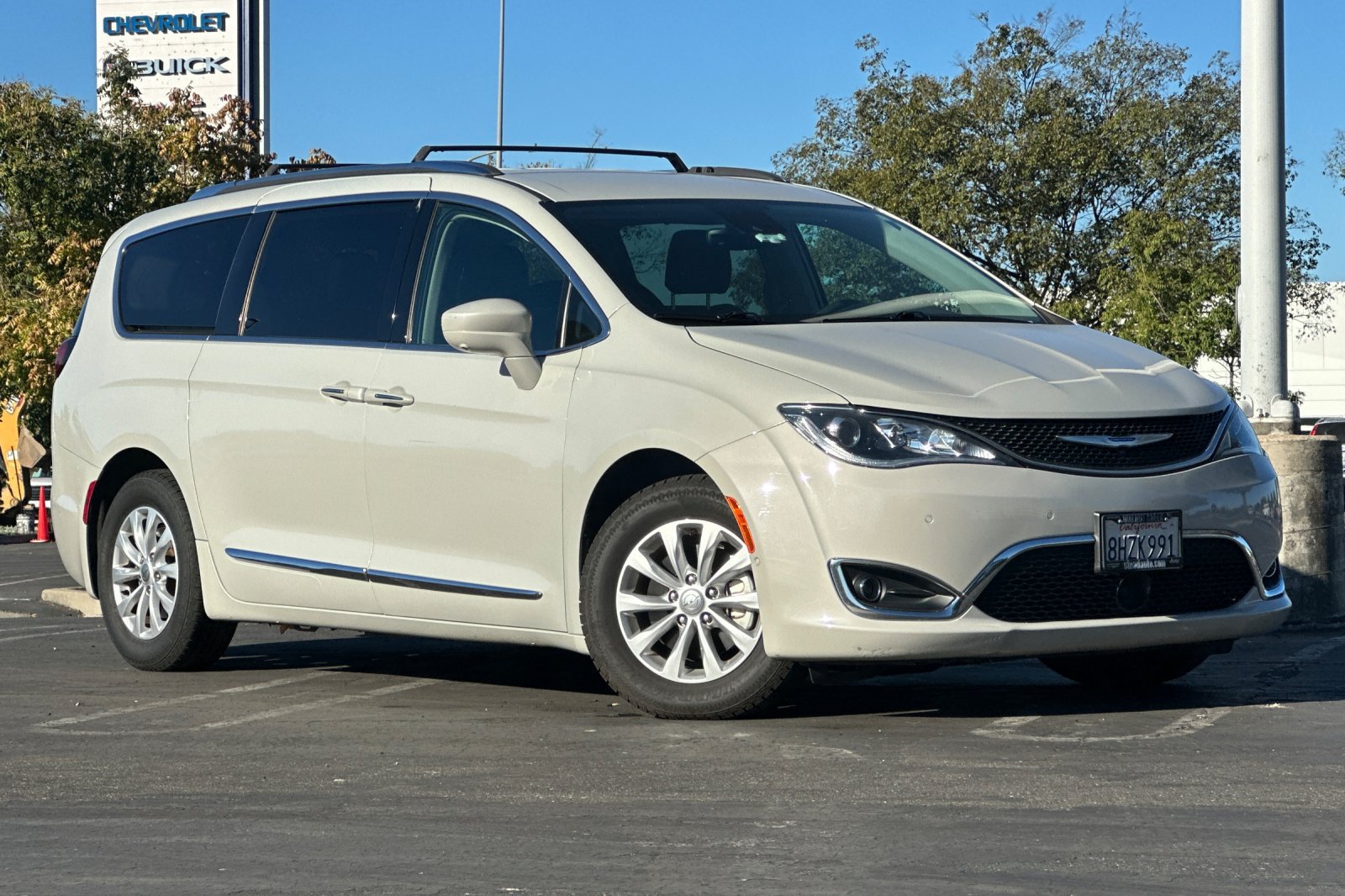 Used 2019 Chrysler Pacifica Touring-L w/ Advanced Safetytec Group FWD image 2