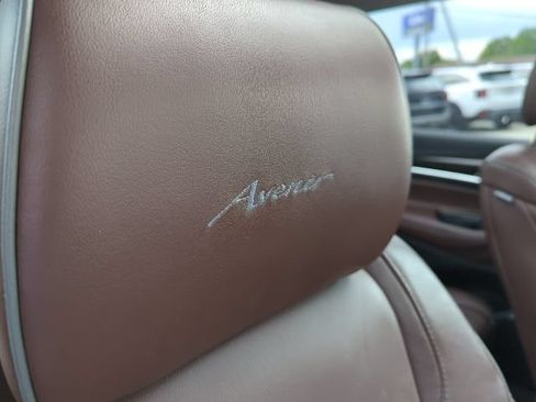Used 2018 Buick Enclave Avenir w/ Avenir Technology Package AWD/4WD image 17