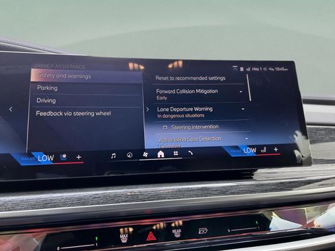 Used 2025 BMW 750e xDrive w/ Executive Package image 20