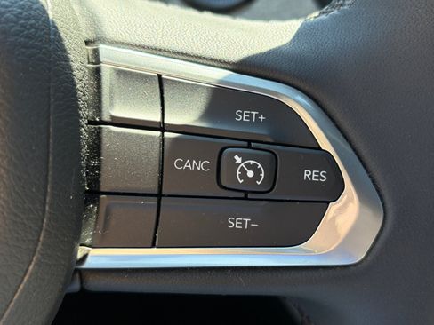 Used 2023 Jeep Compass Latitude w/ Convenience Group AWD/4WD image 19