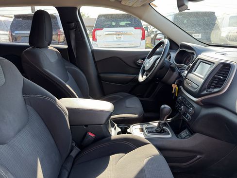 Used 2015 Jeep Cherokee Latitude FWD image 39