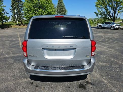 Used 2019 Dodge Grand Caravan GT FWD image 4