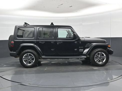 Used 2018 Jeep Wrangler Unlimited Sahara w/ Uconnect 4C Nav & Sound Group AWD/4WD image 2