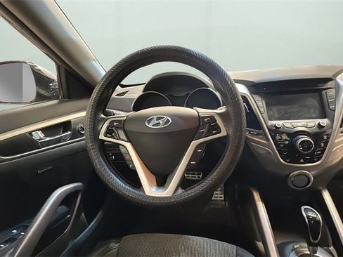 Used 2013 Hyundai Veloster w/ Style Pkg image 12