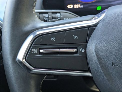 Used 2025 Chevrolet Equinox EV LT w/ Convenience Package image 25