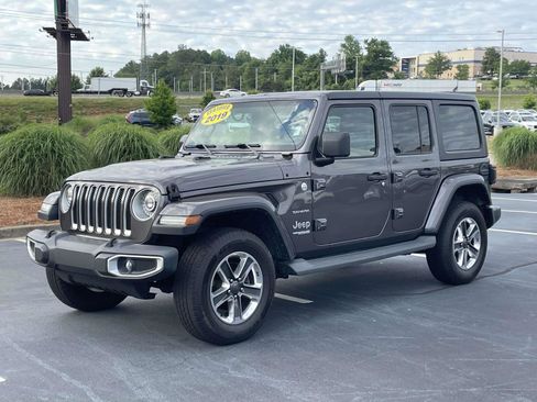 Used 2019 Jeep Wrangler Unlimited Sahara AWD/4WD image 3