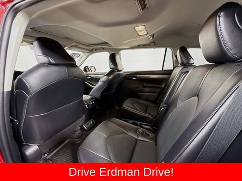 Used 2023 Toyota Highlander Limited image 10