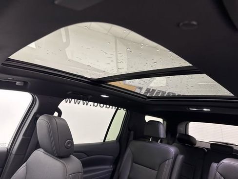 New 2026 Chevrolet Traverse LT w/ Sun and Wheel Package AWD/4WD image 21