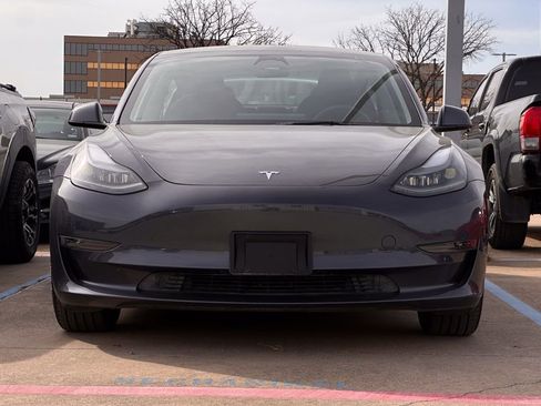 Used 2023 Tesla Model 3 Standard Range image 2