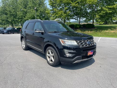 Used 2016 Ford Explorer XLT w/ Equipment Group 202A AWD/4WD image 1