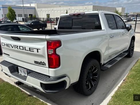 Used 2023 Chevrolet Silverado 1500 High Country w/ High Country Premium Package AWD/4WD image 3