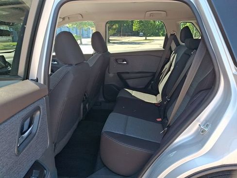 Used 2023 Nissan Rogue SV FWD image 12
