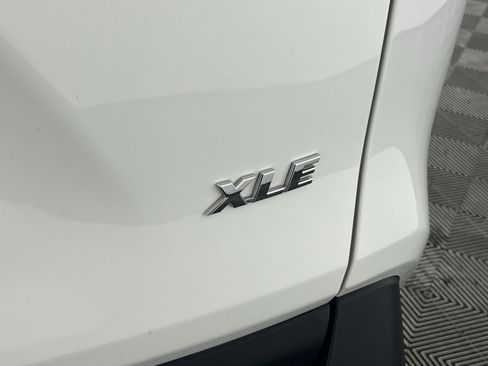 Used 2025 Toyota RAV4 XLE FWD image 28