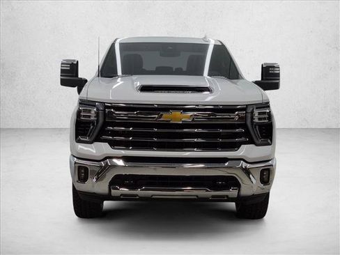 Used 2024 Chevrolet Silverado 2500 LTZ AWD/4WD image 2