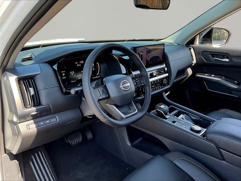 Used 2026 Nissan Pathfinder SL AWD/4WD image 17