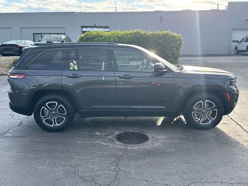 Used 2022 Jeep Grand Cherokee Trailhawk AWD/4WD image 11