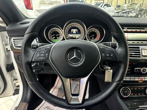 Used 2014 Mercedes-Benz CLS 550 4MATIC w/ Premium 1 Package image 23