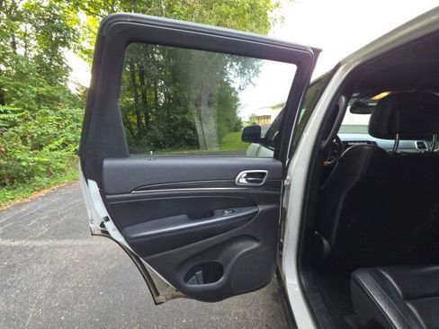 Used 2019 Jeep Grand Cherokee Limited RWD image 30