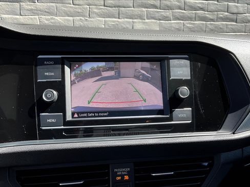 Used 2022 Volkswagen Jetta SE w/ Panoramic Sunroof Package image 21