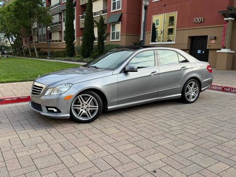 Used 2010 Mercedes-Benz E 550 Sedan image 3