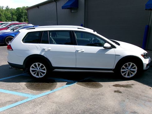 Used 2019 Volkswagen Golf Alltrack SEL image 6