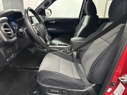 Used 2021 Toyota Tacoma TRD Off-Road image 21