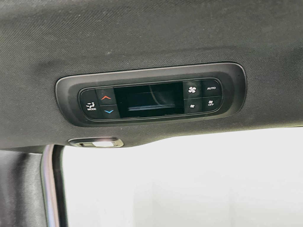 Certified 2025 Chrysler Pacifica Limited FWD image 37