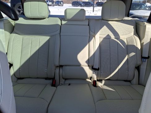 New 2026 Land Rover Range Rover SE image 16