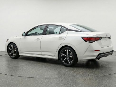 Used 2025 Nissan Sentra SV image 6