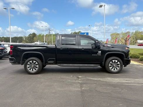 Used 2025 Chevrolet Silverado 2500 Custom w/ Custom Value Package image 2