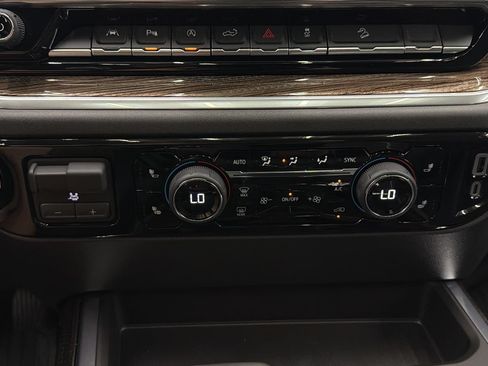 Used 2026 Chevrolet Silverado 1500 LT Trail Boss w/ LT Trail Boss Premium Package AWD/4WD image 24