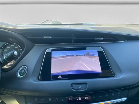 Used 2023 Cadillac XT4 Luxury w/ Cold Weather Package image 18