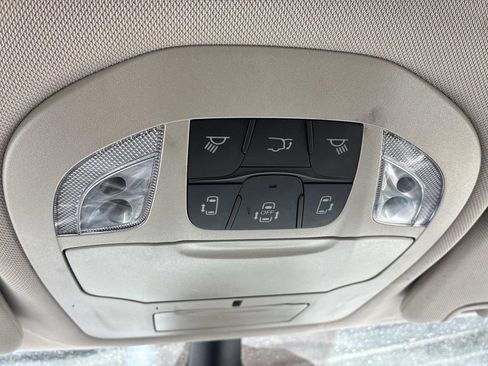 Used 2023 Chrysler Pacifica Touring-L FWD image 40