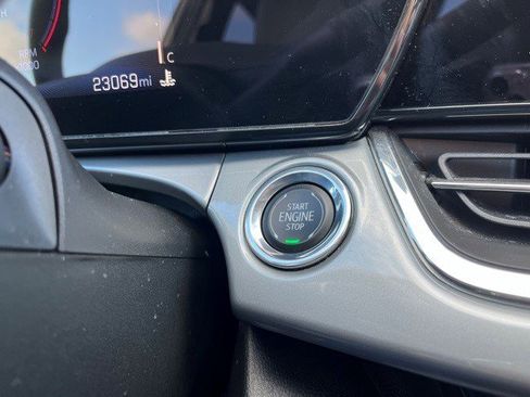 Certified 2025 Chevrolet Trax LT w/ LT Convenience Package image 17