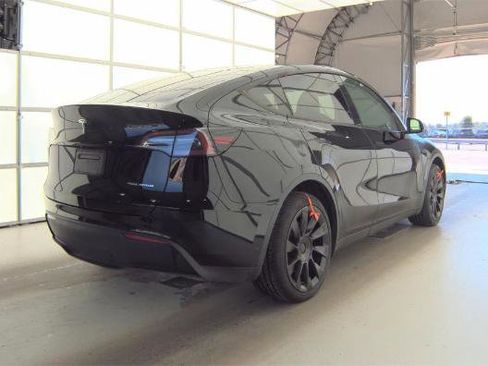 Used 2023 Tesla Model Y Long Range AWD/4WD image 3