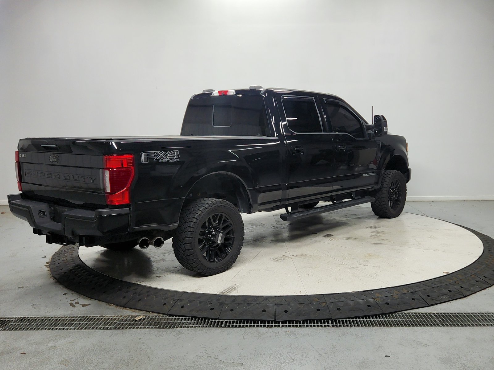 Used 2022 Ford F250 Lariat w/ Black Appearance Package AWD/4WD image 8