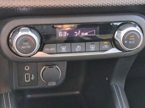 Used 2018 Nissan Kicks SV FWD image 20
