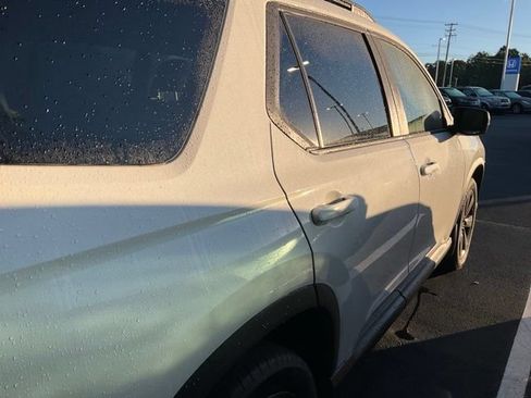 Used 2025 Honda Pilot Sport image 5