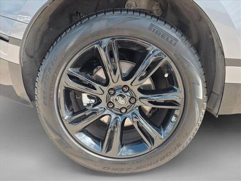 Used 2023 Land Rover Range Rover Velar R-Dynamic S image 24