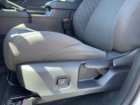 Certified 2025 Toyota Tacoma SR5 AWD/4WD image 12