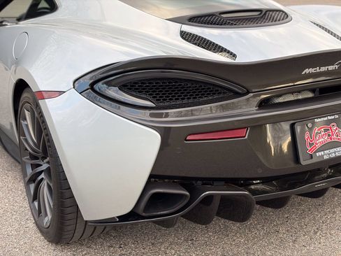 Used 2017 McLaren 570S RWD image 15