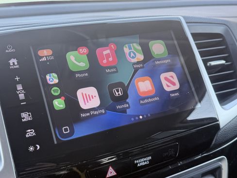 Used 2018 Honda Pilot Touring image 3