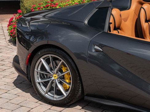 Used 2022 Ferrari 812 GTS RWD image 15