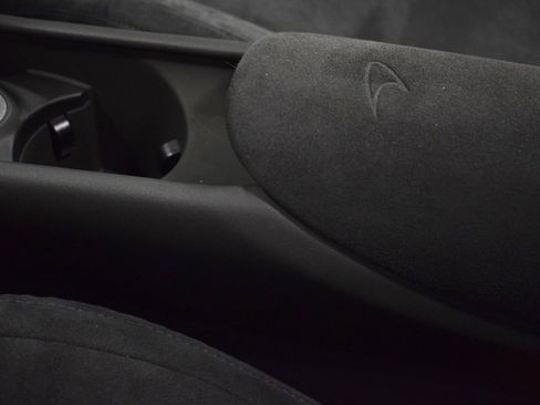 New 2025 McLaren Artura Base image 27