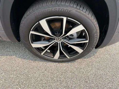 Certified 2025 Volkswagen Atlas SEL Premium R-Line AWD/4WD image 37