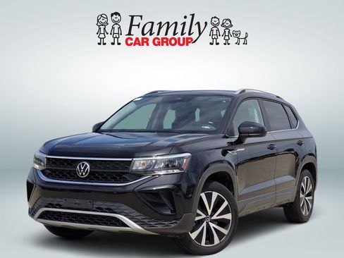 Used 2023 Volkswagen Taos SE FWD image 1